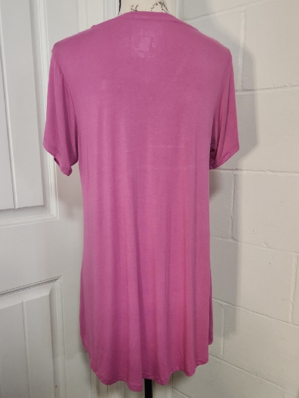 Women’s V-Neck Short Sleeve Top in Mauve Pink - Picture 3 of 4